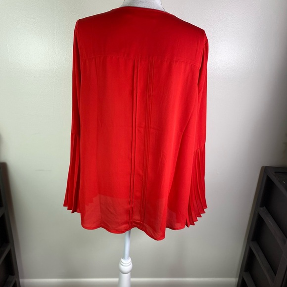 Kim Gravel Belle pin tuck pleated long  bell sleeve buttoned blouse red Sz M - Picture 3 of 9